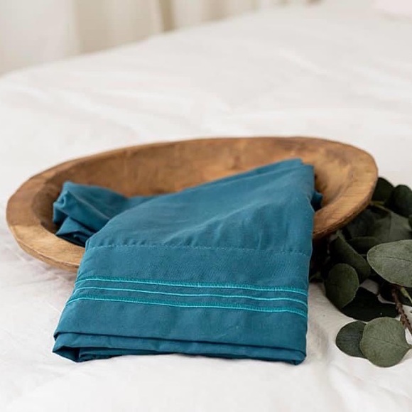 ⭐️SALE⭐️Queen 6pc Cyan Bedsheets - Picture 2 of 6